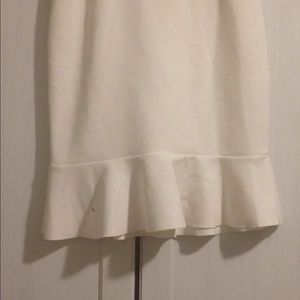 H&M Skirts - H&M WHITE PENCIL SKIRT WITH RUFFLE HEM SIZE 4 H&M Skirts - H&M WHITE PENCIL SKIRT WITH RUFFLE HEM SIZE 4